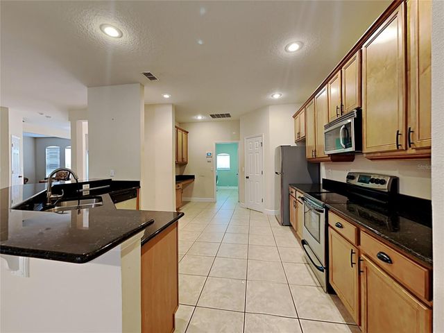 589 ERROL PARKWAY, Apopka, FL 32712