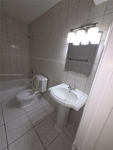 8886 SW 3rd St 204, Pembroke Pines, FL 33025