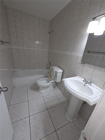 8886 SW 3rd St 204, Pembroke Pines, FL 33025