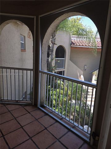 8886 SW 3rd St 204, Pembroke Pines, FL 33025