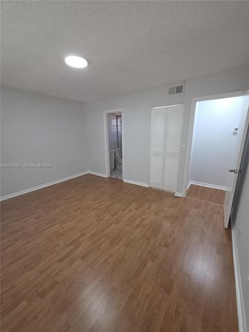 8886 SW 3rd St 204, Pembroke Pines, FL 33025