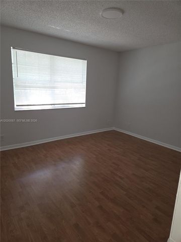 8886 SW 3rd St 204, Pembroke Pines, FL 33025