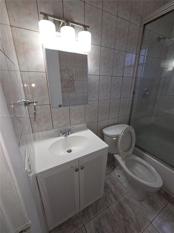 8886 SW 3rd St 204, Pembroke Pines, FL 33025