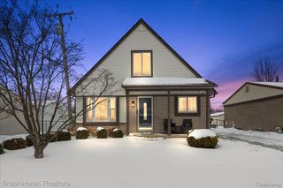 34372 Crosley Street, Clinton Charter Township, MI 48035