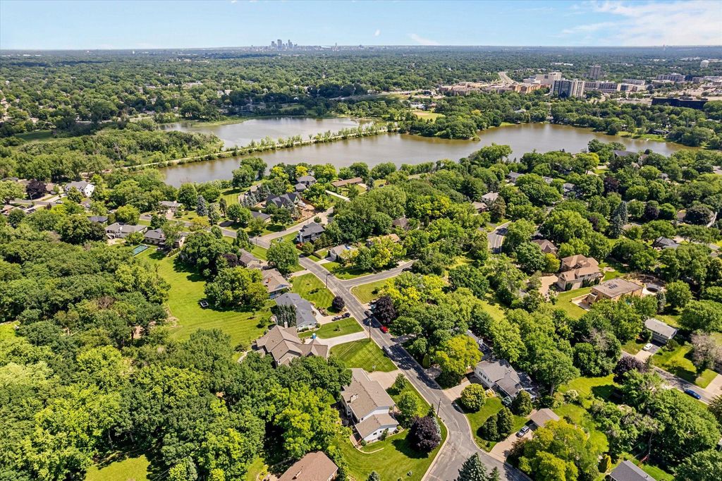 6716 W Shore Drive, Edina, MN 55435 — photo 4