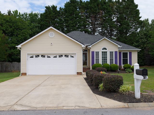 2 Tearose Lane, Simpsonville, SC 29681