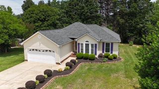 2 Tearose Lane, Simpsonville, SC 29681