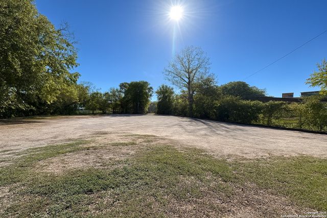 212 Wilmot St, San Antonio, TX 78237