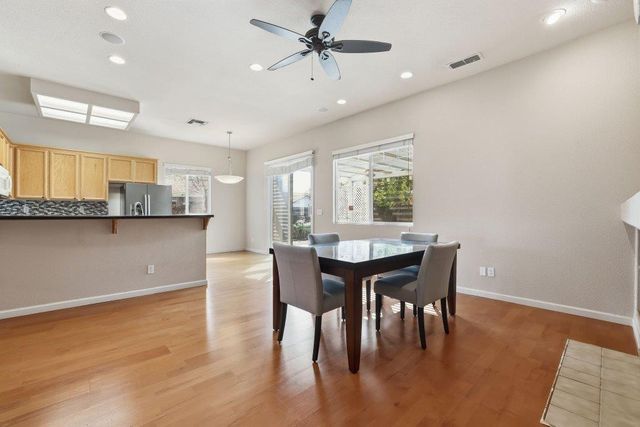 939 mcguire Ct, Folsom, CA 95630