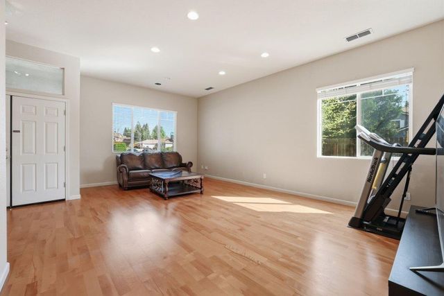 939 mcguire Ct, Folsom, CA 95630