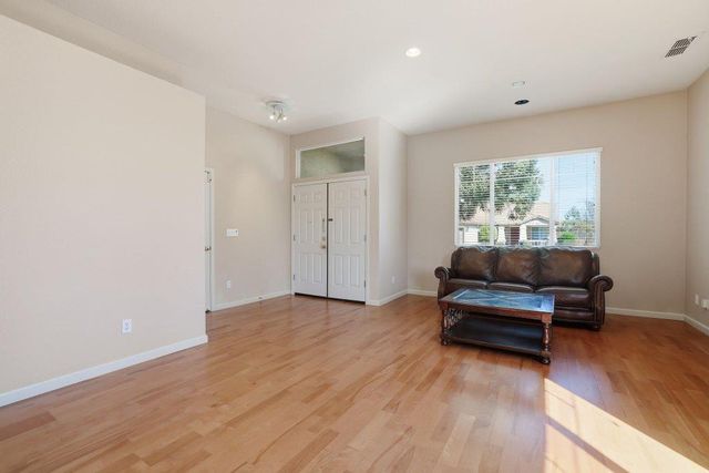 939 mcguire Ct, Folsom, CA 95630