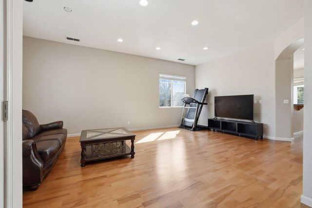 939 mcguire Ct, Folsom, CA 95630