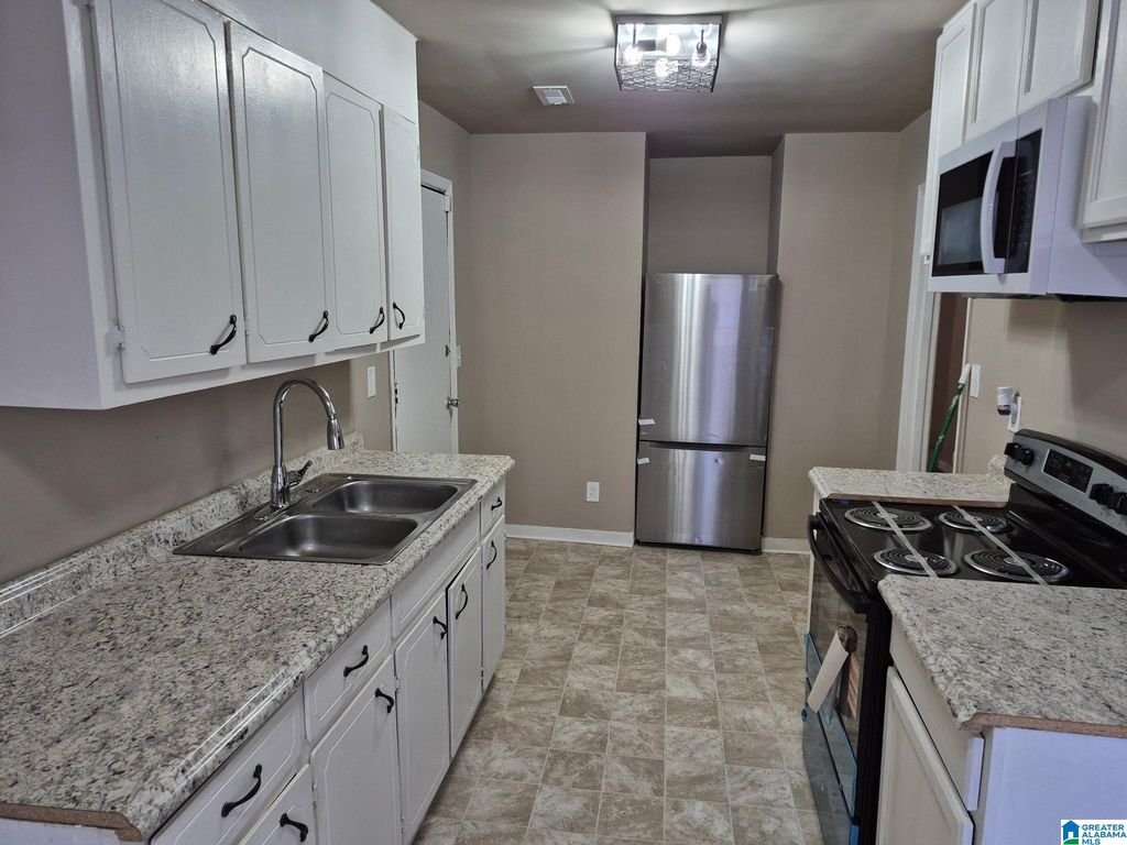 1111 1ST AVENUE N, Bessemer, AL 35020