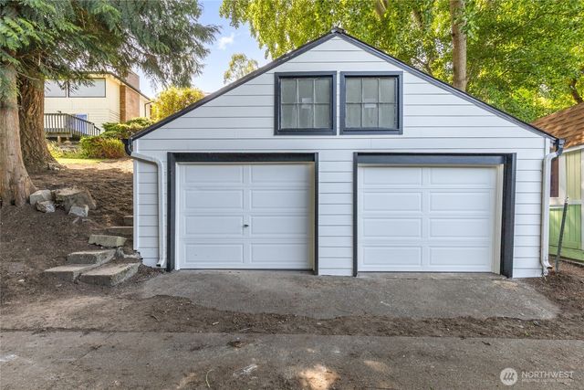 2830 23rd Avenue W, Seattle, WA 98199