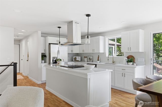 2830 23rd Avenue W, Seattle, WA 98199
