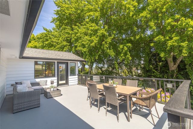 2830 23rd Avenue W, Seattle, WA 98199
