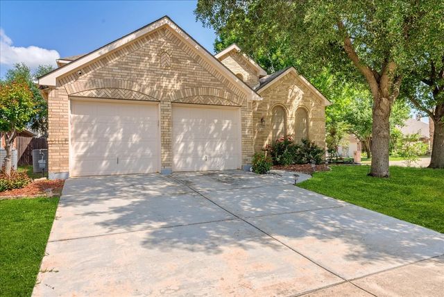 2652 Waterway Drive, Grand Prairie, TX 75054