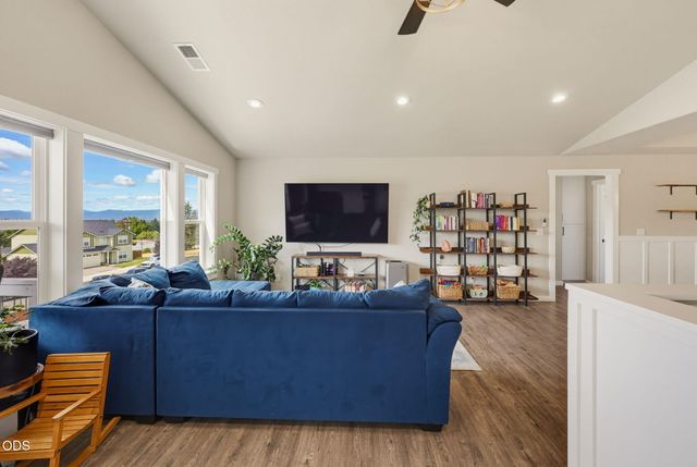 1031 Ruby Meadows Drive, Eagle Point, OR 97524