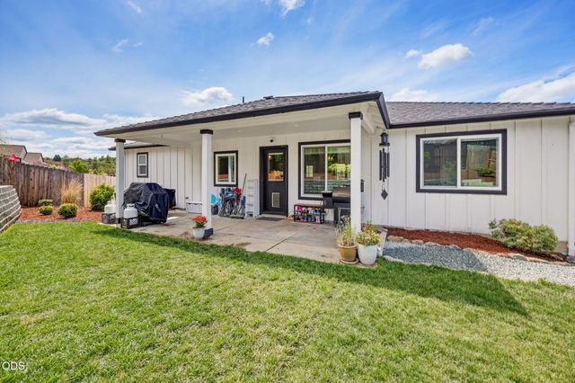 1031 Ruby Meadows Drive, Eagle Point, OR 97524