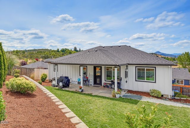 1031 Ruby Meadows Drive, Eagle Point, OR 97524