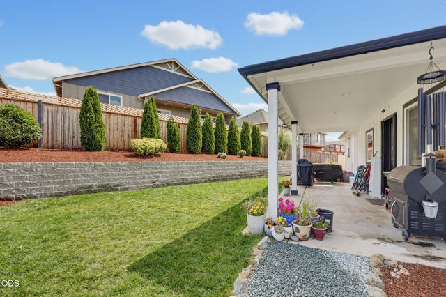 1031 Ruby Meadows Drive, Eagle Point, OR 97524