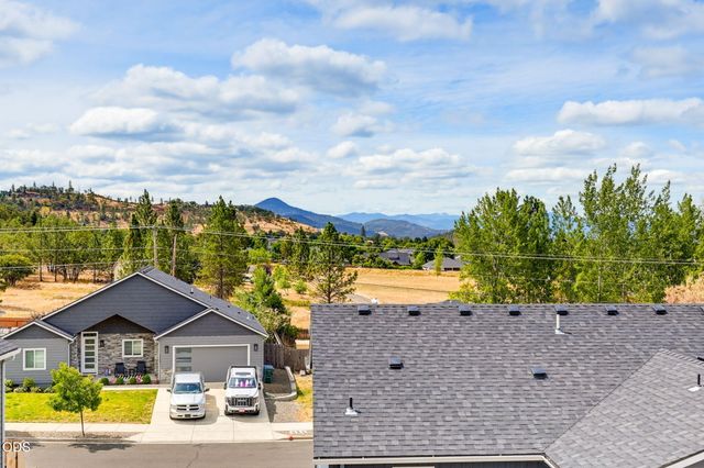 1031 Ruby Meadows Drive, Eagle Point, OR 97524