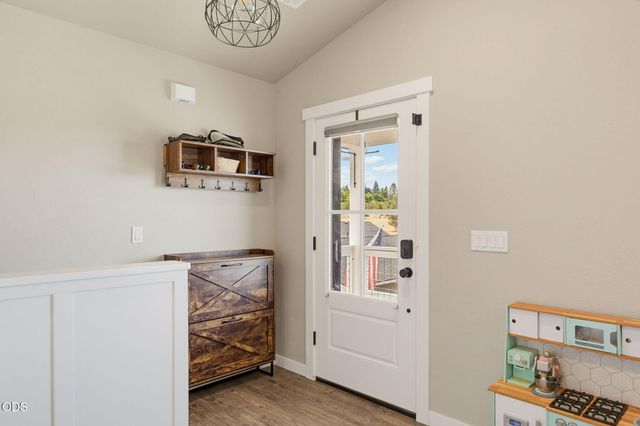 1031 Ruby Meadows Drive, Eagle Point, OR 97524