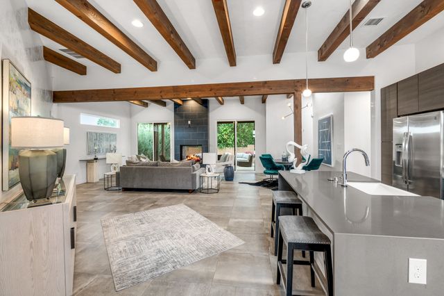 465 Calle Volver, Santa Fe, NM 87505