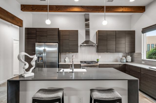 465 Calle Volver, Santa Fe, NM 87505