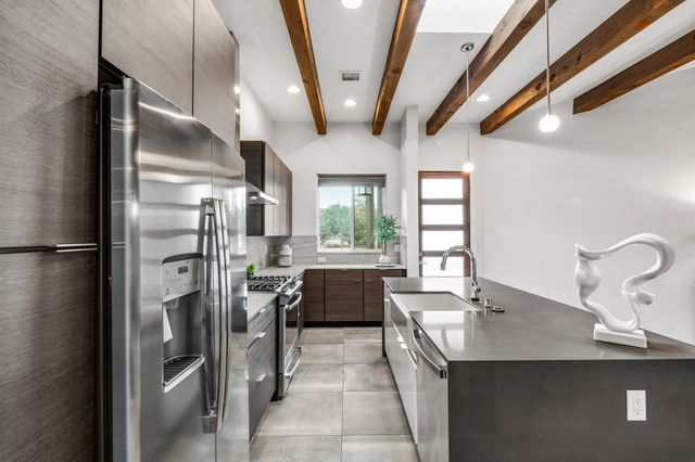 465 Calle Volver, Santa Fe, NM 87505