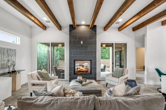 465 Calle Volver, Santa Fe, NM 87505