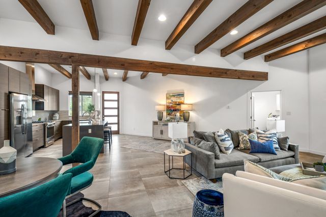 465 Calle Volver, Santa Fe, NM 87505