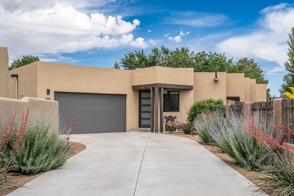 465 Calle Volver, Santa Fe, NM 87505