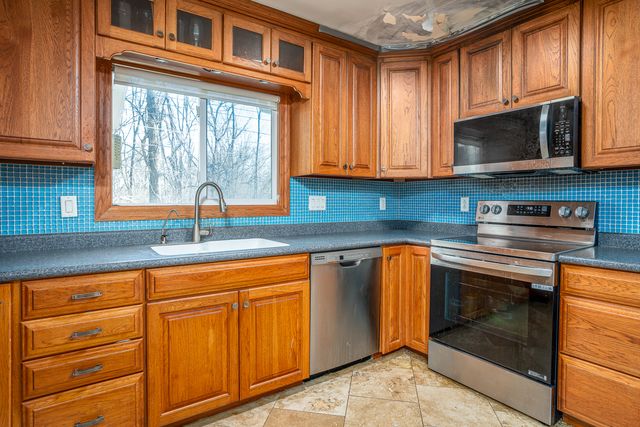 3225 28th Street Court, Rock Island, IL 61201