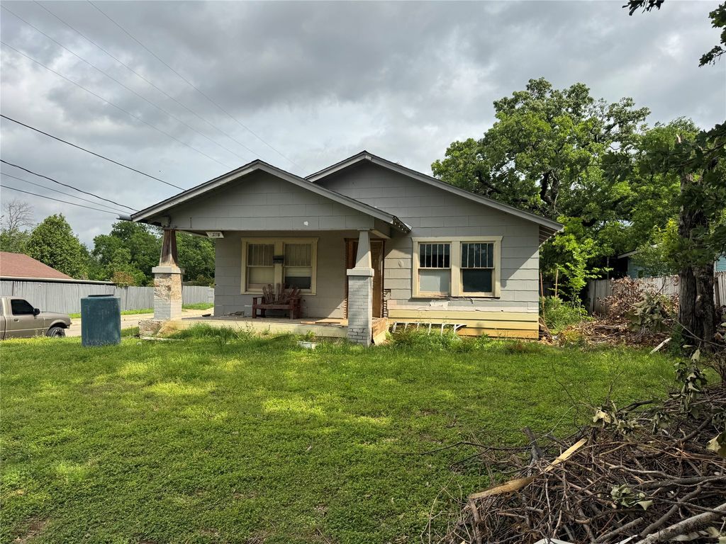3301 Baylor Street, Fort Worth, TX 76119