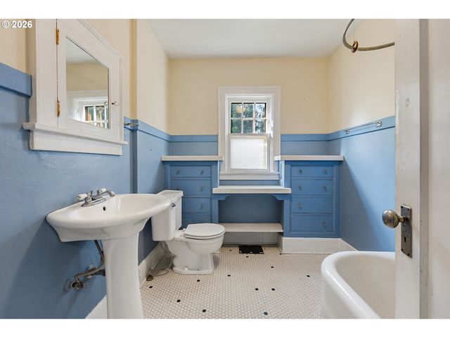 2714 Ne EVERETT St, Portland, OR 97232