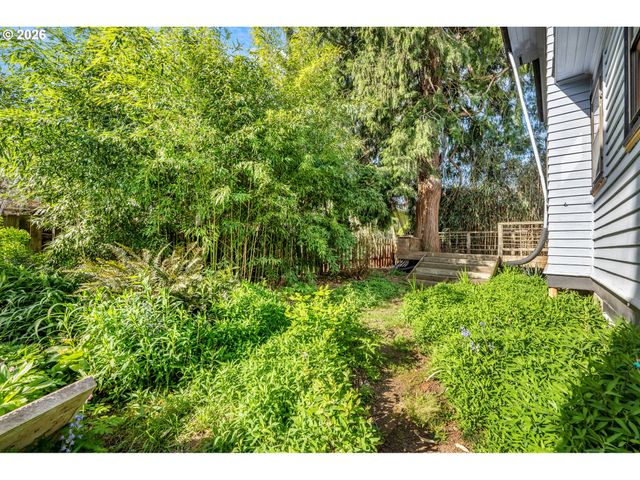 2714 Ne EVERETT St, Portland, OR 97232