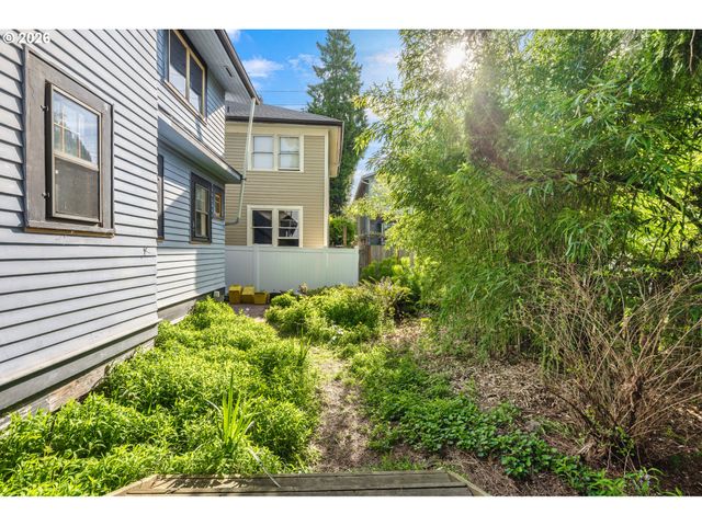 2714 Ne EVERETT St, Portland, OR 97232