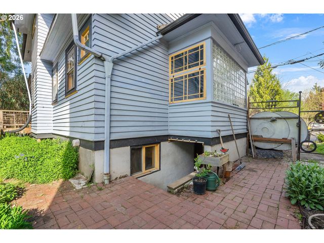 2714 Ne EVERETT St, Portland, OR 97232