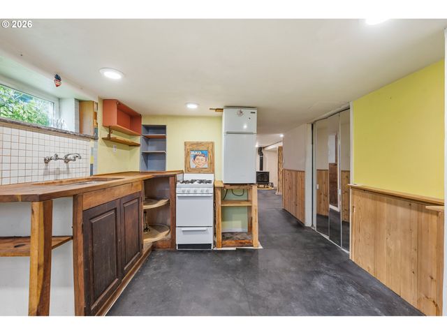 2714 Ne EVERETT St, Portland, OR 97232