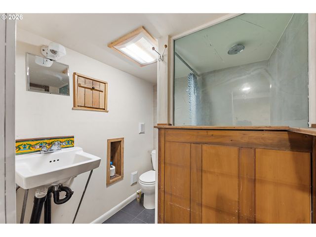 2714 Ne EVERETT St, Portland, OR 97232