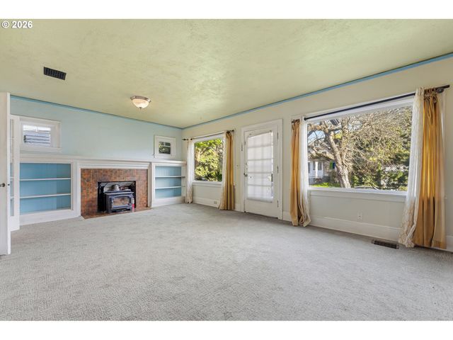 2714 Ne EVERETT St, Portland, OR 97232