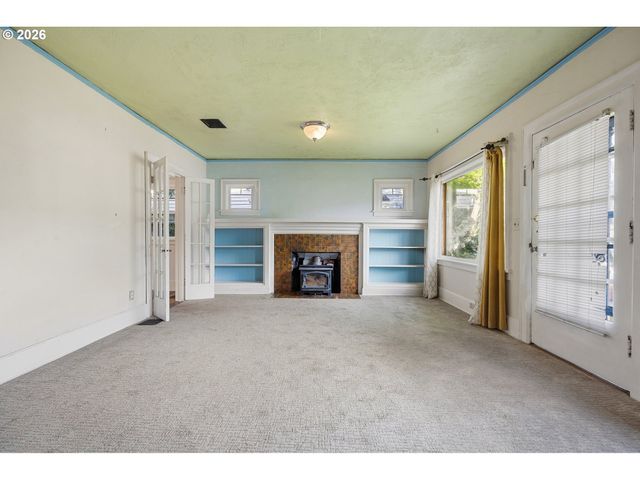 2714 Ne EVERETT St, Portland, OR 97232