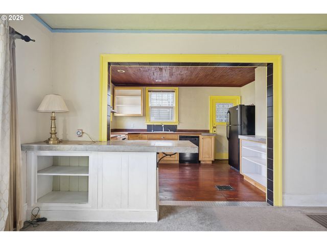 2714 Ne EVERETT St, Portland, OR 97232