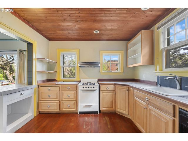 2714 Ne EVERETT St, Portland, OR 97232