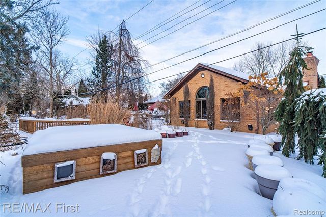 36057 Farmbrook Drive, Clinton Township, MI 48035