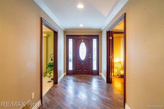 36057 Farmbrook Drive, Clinton Township, MI 48035