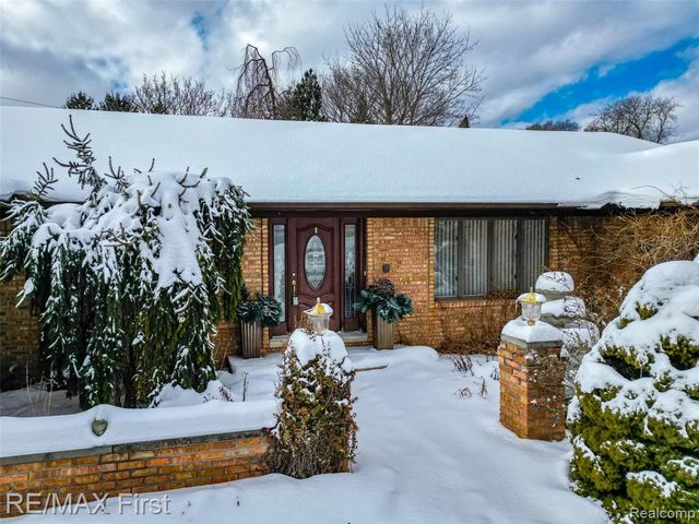 36057 Farmbrook Drive, Clinton Township, MI 48035