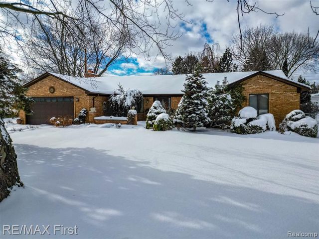 36057 Farmbrook Drive, Clinton Township, MI 48035