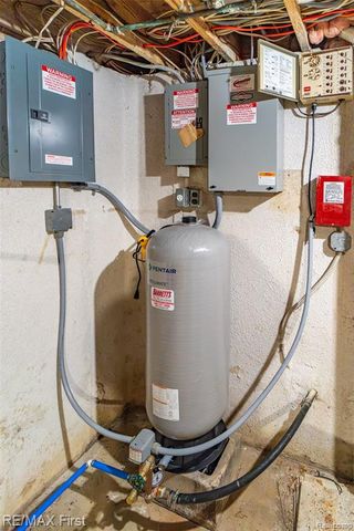 36057 Farmbrook Drive, Clinton Township, MI 48035